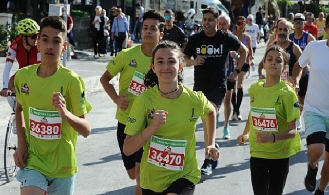 Karşıyaka’da Anneler Günü’ne Özel Zübeyde Hanım Anıtı Koşusu ve Anma Töreni