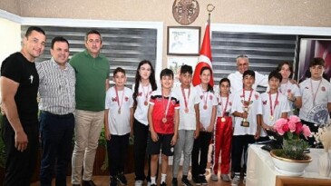 Kemer Belediyesi Kick Boks Takımı Antalya Turnuvasında Büyük Başarı Elde Etti