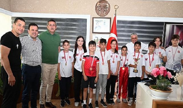 Kemer Belediyesi Kick Boks Takımı Antalya Turnuvasında Büyük Başarı Elde Etti