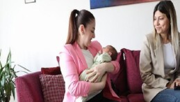 Menderes Belediyesi’nden Hoş Geldin Bebek Projesinde 200. Bebeğe Özel Ziyaret