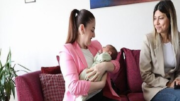 Menderes Belediyesi’nden Hoş Geldin Bebek Projesinde 200. Bebeğe Özel Ziyaret
