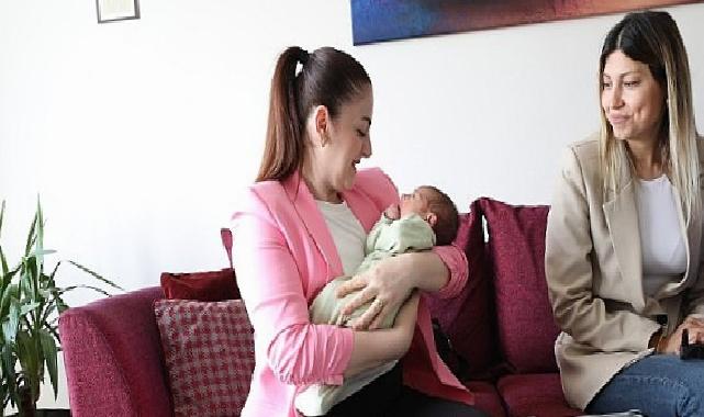 Menderes Belediyesi’nden Hoş Geldin Bebek Projesinde 200. Bebeğe Özel Ziyaret