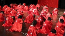 208 öğrenci kep fırlatıp mezun oldu