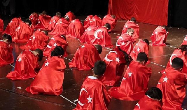 208 öğrenci kep fırlatıp mezun oldu