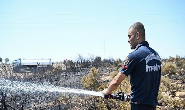 Aydın Büyükşehir Belediyesi takımları Didim’deki yangına müdahale ediyor.