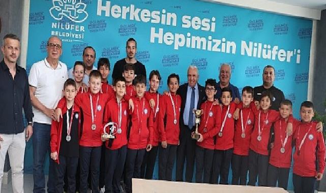Başkan Şadi Özdemir başarılı sporcuları ağırladı