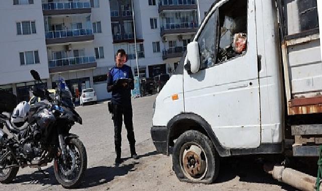 Bayraklı’da hurda araçlar kaldırılıyor