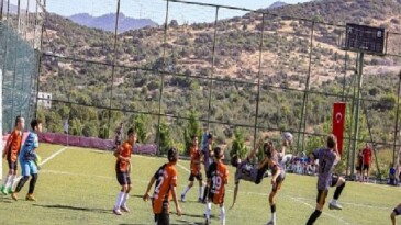Bayraklı’da manalı turnuva: ‘Ferdi Zeyrek’ U-12 Cup futbol turnuvası başlıyor!