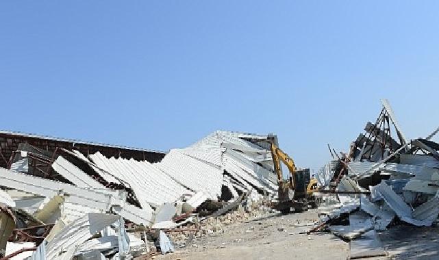 Çalı’da 2 bin 300 metrekarelik kaçak depo yıkıldı