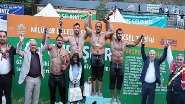 Çalı’da başpehlivan Mehmet Yeşil Yeşil oldu