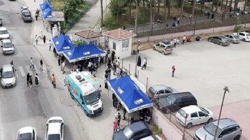 Canik Belediyesi YKS’ye giren öğrencilere ve ailelere ikramlarda bulundu.
