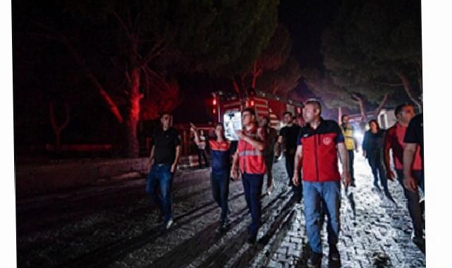 Gruplar Doğanbey’de yerleşim yerlerindeki yangını denetim altına aldı