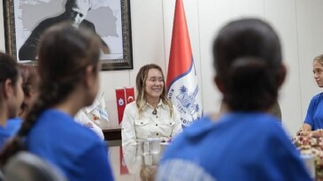 Lider Keyifli şampiyon kızları ağırladı: Sizinle gurur duyuyoruz​