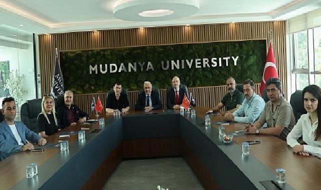 Lider Şadi Özdemir özel eğitim kurumları temsilcileri ile buluştu