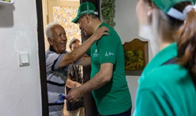 Lider Tugay “Dönüşüme Konutta Başla” projesi için QR kodlu poşet dağıttı