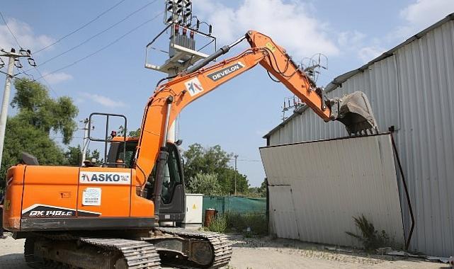 Nilüfer’de kaçak iş yeri yıkıldı