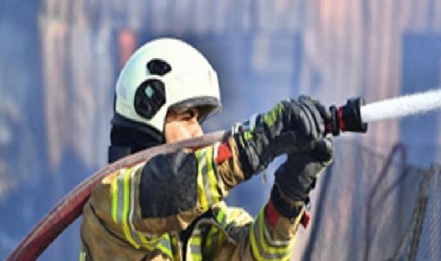 Bayındır’da köy içinde çıkan ot yangını yerleşim alanlarını tehdit etti