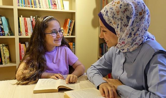 Bucalı Avşin Cumhuriyet Kütüphanesi ile hayaline yürüyor