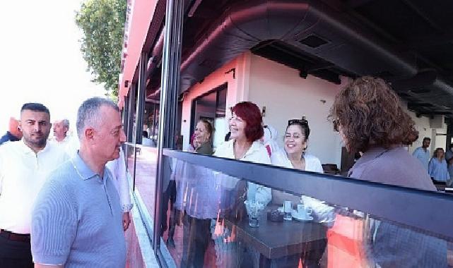 Büyükakın, gençlerle iç içe