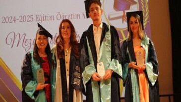 Ege Üniversitesi Emel Akın MYO’da mezuniyet sevinci