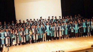 Ege Üniversitesi Mühendislik Fakültesi 40. Devir Mezunlarını Gururla Uğurladı