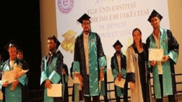 Ege Üniversitesi Spor Bilimleri Fakültesi mezunlarını coşkuyla uğurladı