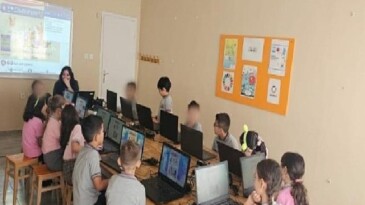 Egeli İletişimcilerden minik kalplere büyük dokunuşlar yapan toplumsal sorumluluk projesi