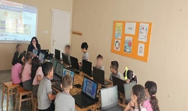 Egeli İletişimcilerden minik kalplere büyük dokunuşlar yapan toplumsal sorumluluk projesi