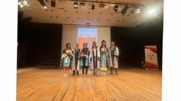 EÜ Hoş Sanatlar Tasarım ve Mimarlık Fakültesi mezunlarını kesime uğurladı