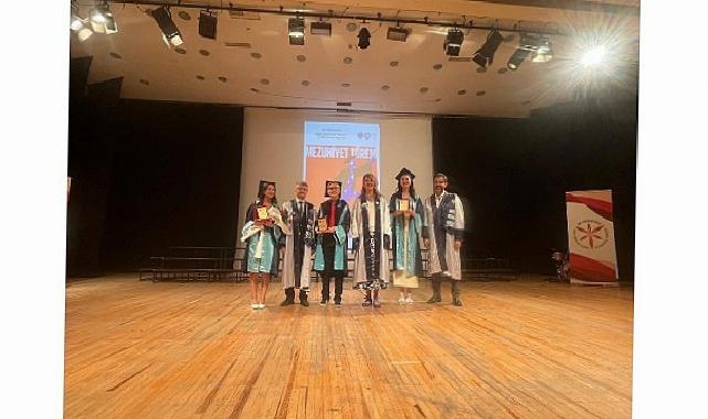 EÜ Hoş Sanatlar Tasarım ve Mimarlık Fakültesi mezunlarını kesime uğurladı