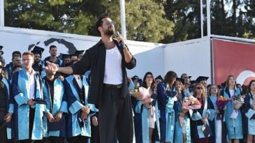 EÜ İletişim Fakültesinde mezuniyet coşkusu