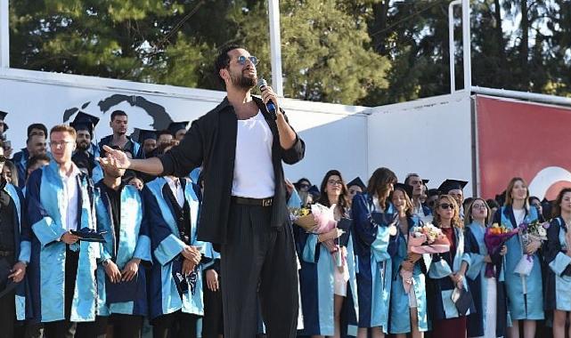 EÜ İletişim Fakültesinde mezuniyet coşkusu