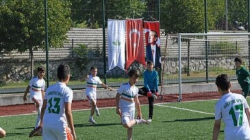Geleceğin futbolcuları Osmangazi’de alana çıktı