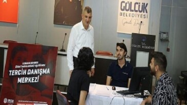 Gölcük Belediyesi Üniversite Tercihleri İçin Yeniden Öğrencilerin Yanında