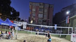 Gölcük’te Plaj Voleybolu Turnuvası Büyükler Kategorisinde Sona Erdi