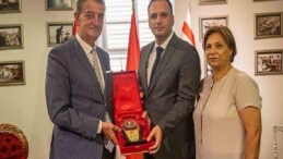 Hüsnü Bozkurt’tan Lider Eşki’ye ziyaret: “Gençlerle umut büyüyor”