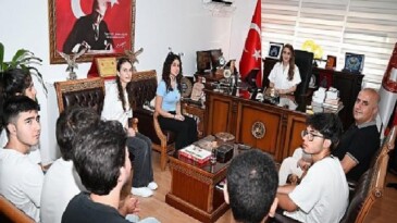 İmtihanda derece yapan öğrencilerden protokole ziyaret