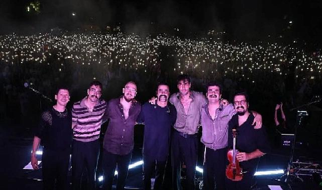 İnegöl’de Şenlik Heyecanı Dedublüman Konseriyle Tepeye Ulaştı