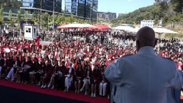 İstinye Üniversitesi, mezuniyet coşkusunu yaşadı