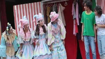 Karabağlar’da Çocuklar Sahnede Parladı: Ekran Kapandı, Cümbüş Başladı!