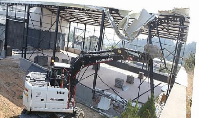 Kayapa’da iki kaçak yapı yıkıldı