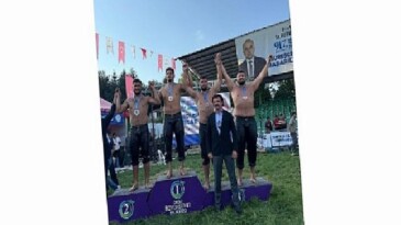 Kemer Belediyesi güreşçileri kürsüye çıktı