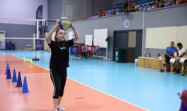 Lider Çerçioğlu minik atletleri voleybolla buluşturuyor