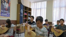 Lider Çerçioğlu’ndan Gençlere Kültürel Dayanak: Yaz Kurslarıyla Bağlama Öğreniyorlar