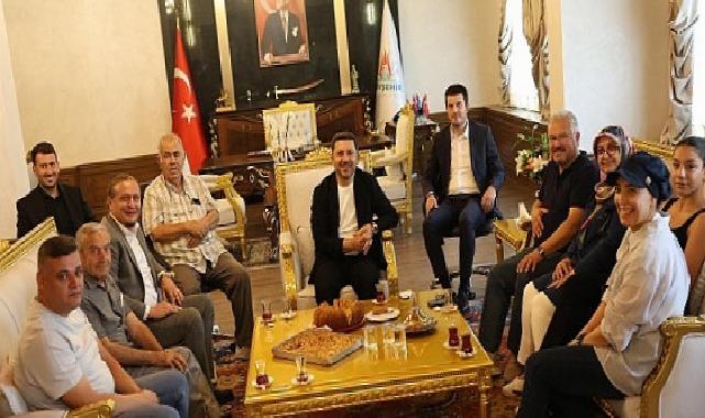 Lider Rasim Arı, Halk Günü’nde Vatandaşları Dinledi