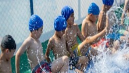 Mahalleye havuz geldi, çocuklar bayram etti