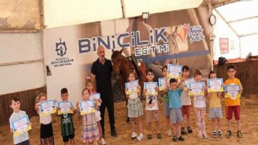 Minik biniciler at sevgisiyle büyüyor