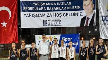 Plaj Voleybolunda Minik Atletlerden Büyük Uğraş