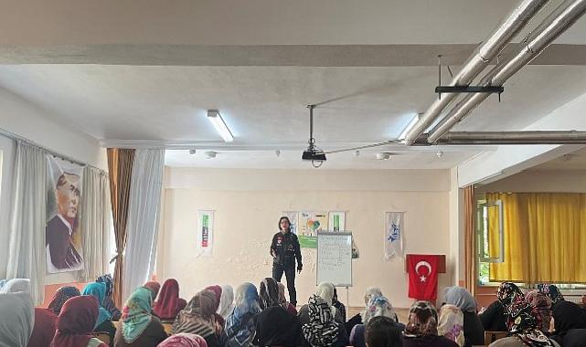 TİKAV, ‘ÖNLEM AL, İNANÇTA KAL’ PROJESİ İLE 2025 YILI BOYUNCA 28 LOKASYONDA YAŞAYAN BAYANLARA ULAŞMAYI HEDEFLİYOR TİKAV, “Önlem Al, İnançta Kal” Projesi ile Kırsal Bölgelerde Yaşayan Bayanlara Afetlerden Korunma Eğitimi Veriyor