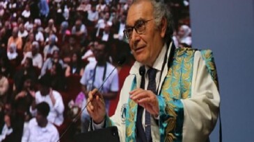 Üsküdar Üniversitesi, birinci doktorlarını gururla uğurladı!